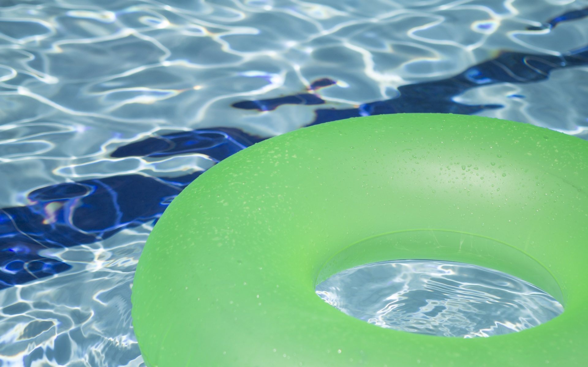 Blue Pool Water Ripples Green Rubber RIng